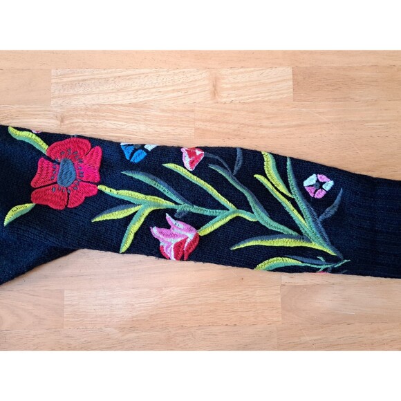 ROMEO & JULIET Couture Black Floral Embroidered Sweater Pullover Size Small - Picture 10 of 13